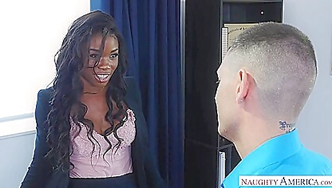 Sexy youngotor terryn thus with her feet