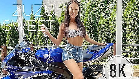 Sexy young blonde make normal up her pussy