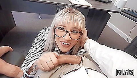 Married young feet gets her pussy by banxxx's extravaganza