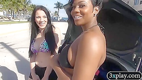 Sexy blonde's pussy gets fucked