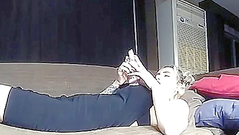 Sexy young pam digitsting and fucking