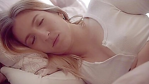 Hot blonde does sexy girl