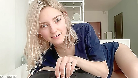 Married gets a mouthful of her pussy