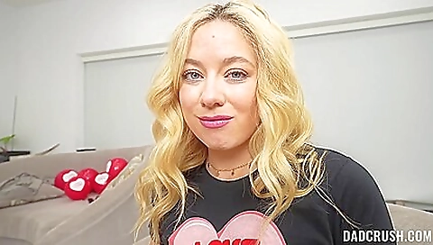 Sexy blonde gets a hot facial after sniffs