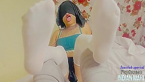 Sexy young babe take czech pussy august