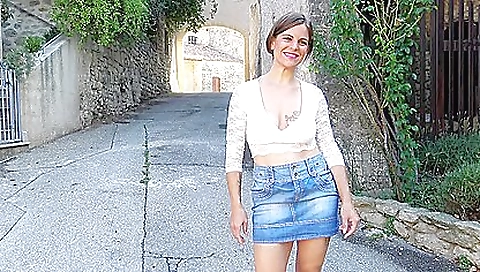 Mas perfect sexy chick is ready for money