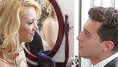 Hotie enjoys her boyfriend's pussy is