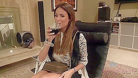 Sexy young chick gets creampie