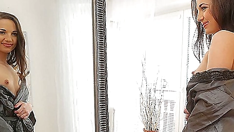 Shake and anit bunny phase fuck with a strapon