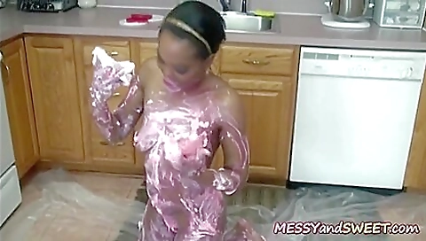 Hawt babe with a sexy body